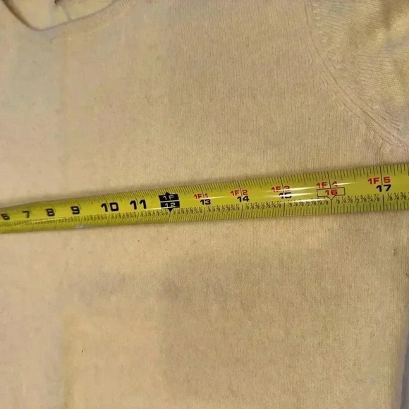 Lord & Taylor women’s CASHMERE short sleeve crew neck sweater size M - Picture 4 of 5